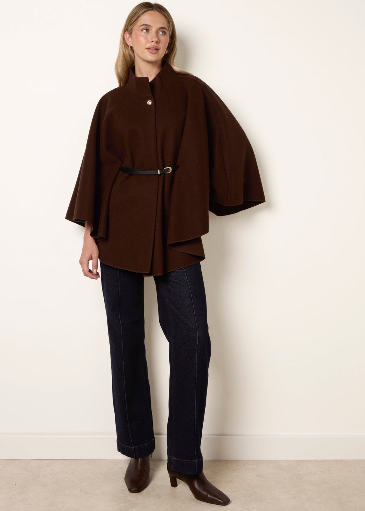Lira Cape