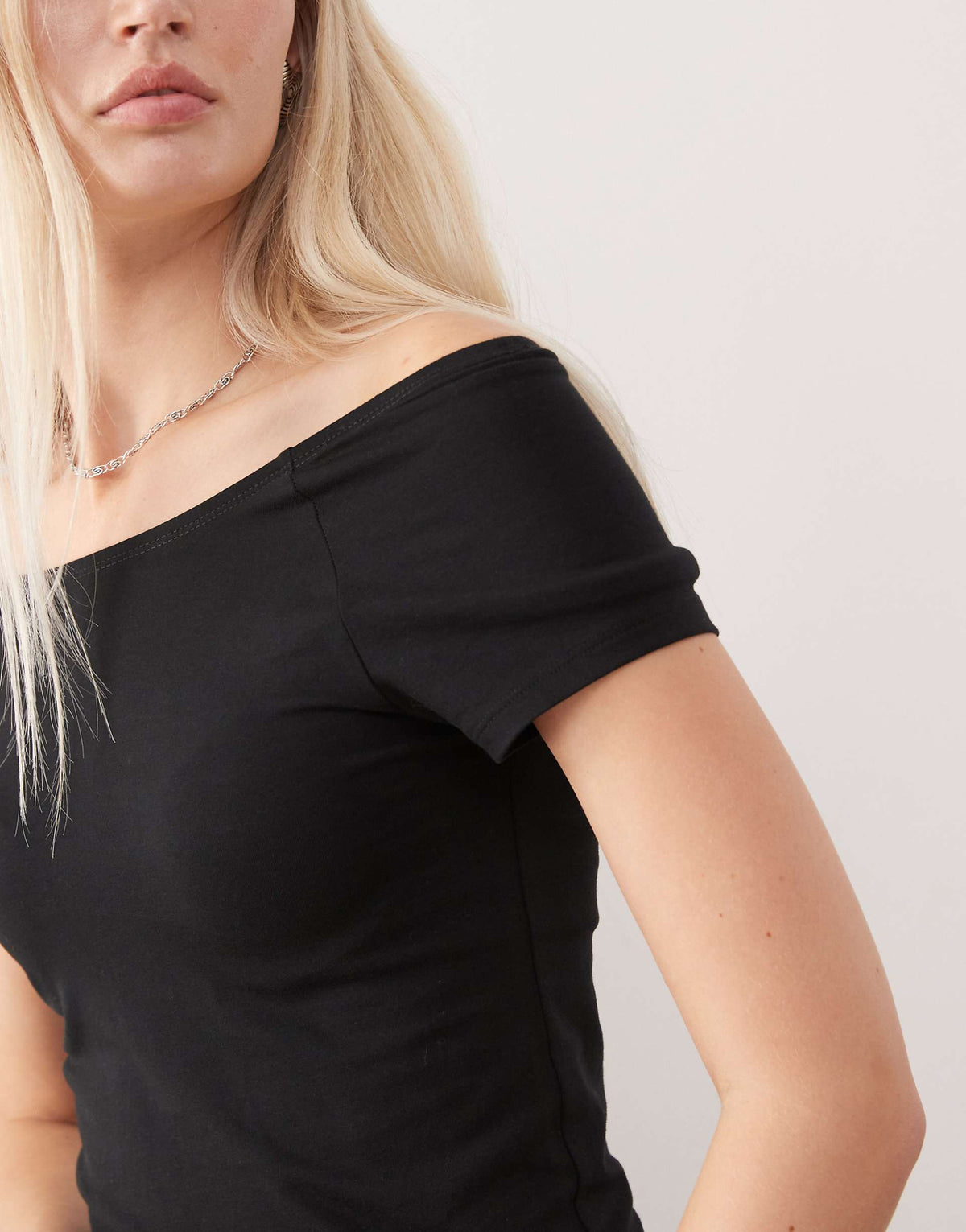 Liselotte Off Shoulder Top