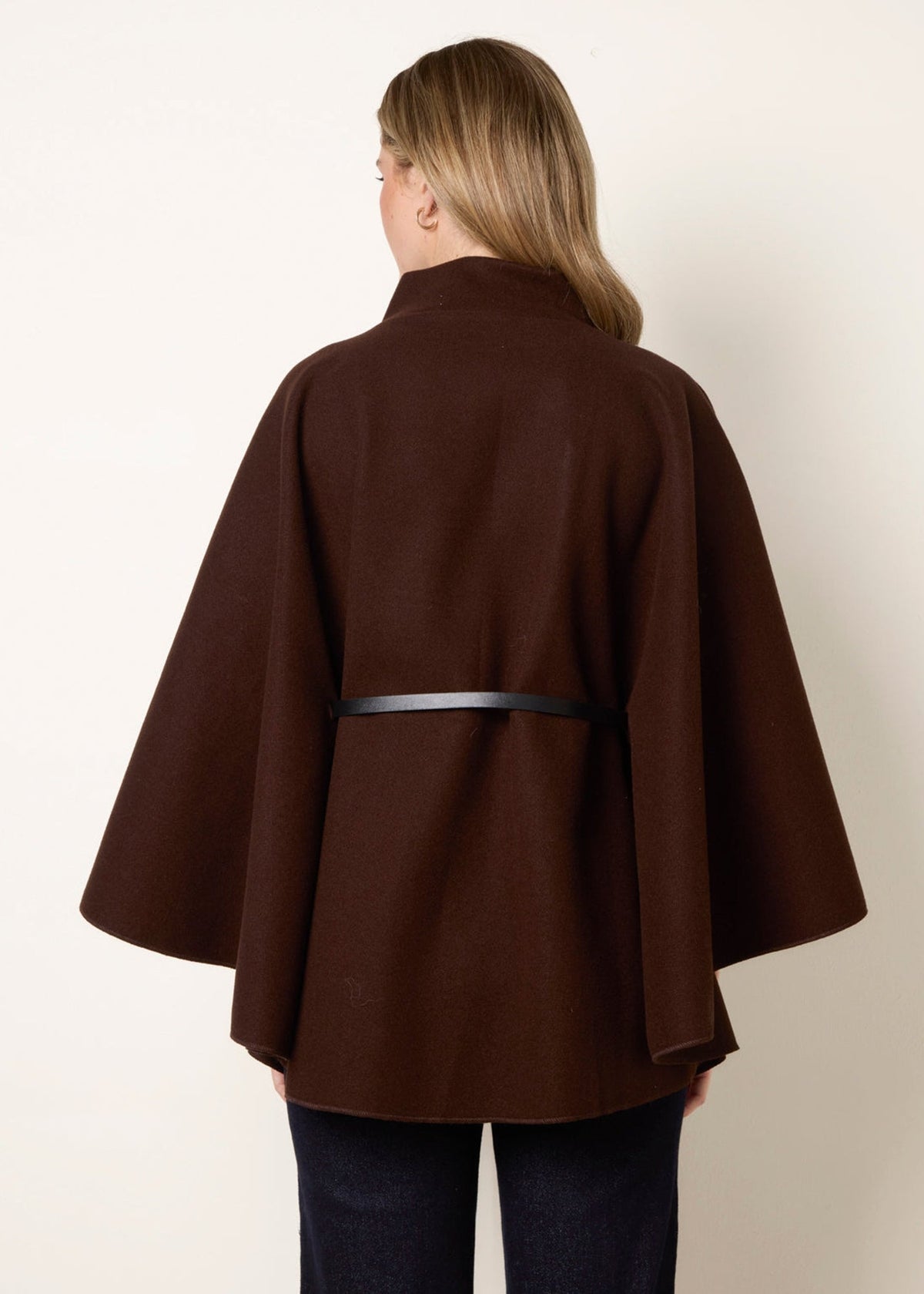 Lira Cape
